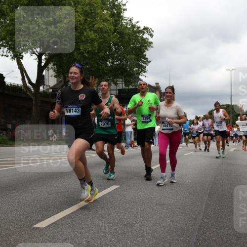 29.06.2025 - hella hamburg halbmarathon Yannick Fuchs http://msf.ph/oto/8249149 29.06.2025 10:47:51 20KM 1030, 1267, 1422, 1442, 1502, 1549, 1870, 2058, 2070, 2354, 2518, 2630, 3096, 3103, 3819, 4299, 5020, 5259, 5638, 6294, 6374, 6481, 6511, 6512, 6942, 7274, 7395, 7478, 7918, 8285, 8335, 8394, 8447, 9032, 9380, 9791, 9922, 11068, 11430, 11844, 12321, 12379, 12607, 12632, 13032, 13033, 13397, 13794, 13803, 13865, 13912, 14239, 14702, 15146, 15441, 15502, 15838, 15856, 15946, 16477, 16780, 17348, 17482, 18143, 18308, 18418, 18450, 18487, 18514, 18612, 19067 meine-sportfotos.de