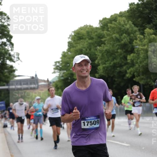 29.06.2025 - hella hamburg halbmarathon Jannik Wohlers http://msf.ph/oto/8249151 29.06.2025 10:30:47 Lombardsbrücke 1292, 1773, 1979, 2097, 2414, 2914, 4561, 4817, 5437, 5943, 6057, 6195, 6620, 6787, 7351, 7604, 8050, 8072, 8073, 8757, 9576, 10111, 10989, 11988, 12384, 12627, 14349, 15466, 15589, 15725, 16457, 17224, 17463, 17509, 17587, 17966, 19052, 19226 meine-sportfotos.de