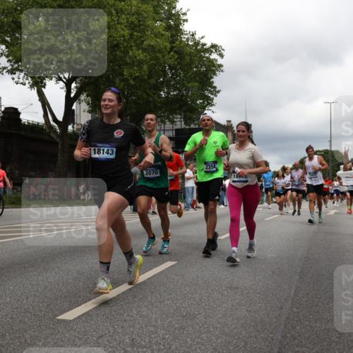 29.06.2025 - hella hamburg halbmarathon Yannick Fuchs http://msf.ph/oto/8249157 29.06.2025 10:47:51 20KM 1030, 1267, 1422, 1442, 1502, 1549, 1870, 2058, 2070, 2354, 2518, 2630, 3096, 3103, 3819, 4299, 5020, 5259, 5638, 6294, 6374, 6481, 6511, 6512, 6942, 7274, 7395, 7478, 7918, 8285, 8335, 8394, 8447, 9032, 9380, 9791, 9922, 11068, 11430, 11844, 12321, 12379, 12607, 12632, 13032, 13033, 13397, 13794, 13803, 13865, 13912, 14239, 14702, 15146, 15441, 15502, 15838, 15856, 15946, 16477, 16780, 17348, 17482, 18143, 18308, 18418, 18450, 18487, 18514, 18612, 19067 meine-sportfotos.de