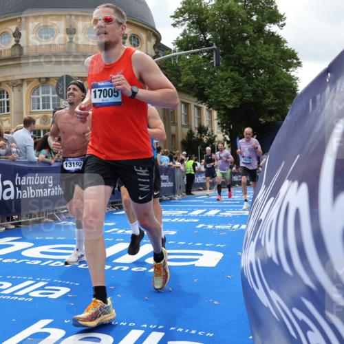 29.06.2025 - hella hamburg halbmarathon Strokosch-Dieckow http://msf.ph/oto/8249178 29.06.2025 10:39:46 Ziel 1358, 1603, 1975, 2525, 2563, 2573, 4398, 4766, 6149, 11714, 13190, 14204, 15435, 15744, 15813, 16580, 16761, 17005, 17792, 18013 meine-sportfotos.de