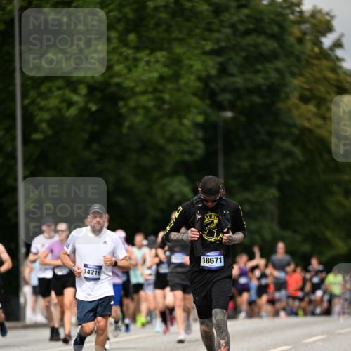 29.06.2025 - hella hamburg halbmarathon Dr. Thomas Lammeyer http://msf.ph/oto/8249180 29.06.2025 10:34:48 Kennedybrücke 1059, 1472, 1773, 2097, 2302, 2505, 2569, 3131, 6556, 6620, 7071, 7351, 7517, 8792, 9095, 9576, 9830, 9937, 10989, 10996 meine-sportfotos.de