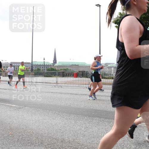 29.06.2025 - hella hamburg halbmarathon Lena Gebhardt http://msf.ph/oto/8249185 29.06.2025 10:45:37 Lombardsbrücke 1033, 1060, 1085, 1100, 1104, 1421, 1426, 1555, 1713, 1798, 1854, 1983, 2008, 2216, 2217, 2522, 2550, 2657, 2664, 2917, 2954, 2965, 2973, 3160, 3164, 3357, 3377, 3879, 3993, 4099, 4102, 4104, 4186, 4224, 4306, 4317, 4337, 4388, 4504, 4572, 4820, 4851, 5044, 5099, 5108, 5339, 5635, 5636, 5949, 6133, 6150, 6623, 6763, 6788, 6911, 6922, 6980, 7268, 7283, 7356, 7530, 7541, 7859, 8594, 8605, 8745, 9120, 9121, 9620, 10030, 10182, 10225, 10327, 10329, 10367, 10511, 11314 meine-sportfotos.de