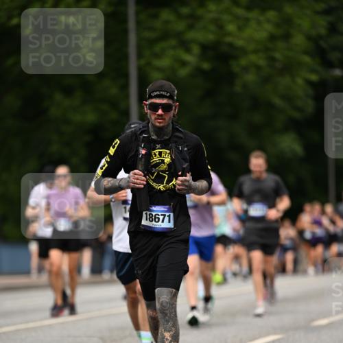 29.06.2025 - hella hamburg halbmarathon Dr. Thomas Lammeyer http://msf.ph/oto/8249209 29.06.2025 10:34:51 Kennedybrücke 1059, 1472, 1773, 2097, 2302, 2505, 2569, 3131, 4561, 6556, 6620, 6725, 7071, 7351, 7517, 8792, 9095, 9576, 9830, 9937, 10989, 10996 meine-sportfotos.de