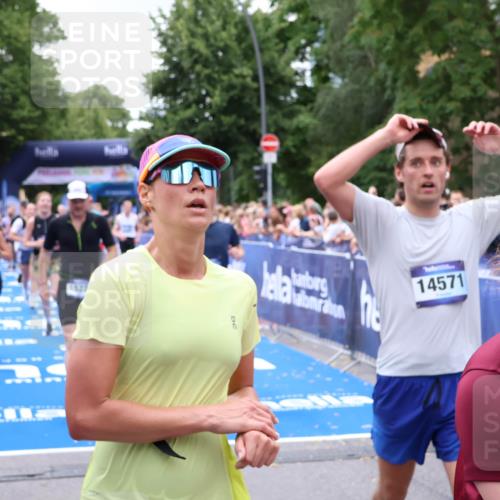 29.06.2025 - hella hamburg halbmarathon Zöllner http://msf.ph/oto/8249221 29.06.2025 10:57:45 Ziel 1715, 1719, 1972, 2606, 7833, 10133, 12440, 12774, 13523, 14951, 15217, 15220, 16418, 17201, 17455, 17769, 17814, 18388, 18508, 18727, 18985 meine-sportfotos.de