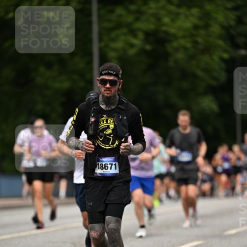 29.06.2025 - hella hamburg halbmarathon Dr. Thomas Lammeyer http://msf.ph/oto/8249226 29.06.2025 10:34:51 Kennedybrücke 1059, 1472, 1773, 2097, 2302, 2505, 2569, 3131, 4561, 6556, 6620, 6725, 7071, 7351, 7517, 8792, 9095, 9576, 9830, 9937, 10989, 10996 meine-sportfotos.de