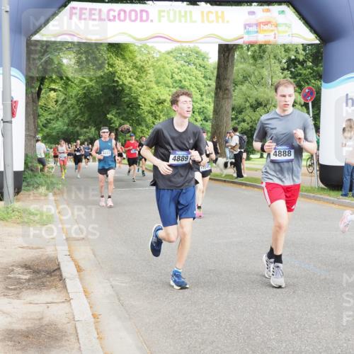 29.06.2025 - hella hamburg halbmarathon MichiJ http://msf.ph/oto/8249233 29.06.2025 10:28:44 Zwischen KM18-KM19 1358, 2714, 4888, 4889, 5752, 6649, 7495, 8346, 8370, 8574, 11284, 15015, 17245, 18013, 18614 meine-sportfotos.de