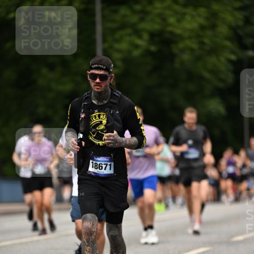 29.06.2025 - hella hamburg halbmarathon Dr. Thomas Lammeyer http://msf.ph/oto/8249249 29.06.2025 10:34:51 Kennedybrücke 1059, 1472, 1773, 2097, 2302, 2505, 2569, 3131, 4561, 6556, 6620, 6725, 7071, 7351, 7517, 8792, 9095, 9576, 9830, 9937, 10989, 10996 meine-sportfotos.de
