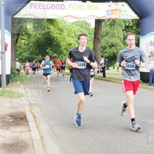 29.06.2025 - hella hamburg halbmarathon MichiJ http://msf.ph/oto/8249263 29.06.2025 10:28:44 Zwischen KM18-KM19 1358, 2714, 4888, 4889, 5752, 6649, 7495, 8346, 8370, 8574, 11284, 15015, 17245, 18013, 18614 meine-sportfotos.de