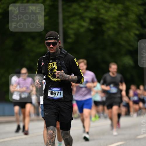 29.06.2025 - hella hamburg halbmarathon Dr. Thomas Lammeyer http://msf.ph/oto/8249265 29.06.2025 10:34:51 Kennedybrücke 1059, 1472, 1773, 2097, 2302, 2505, 2569, 3131, 4561, 6556, 6620, 6725, 7071, 7351, 7517, 8792, 9095, 9576, 9830, 9937, 10989, 10996 meine-sportfotos.de