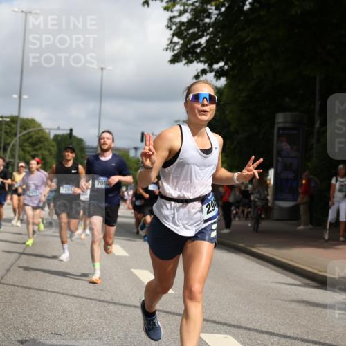 29.06.2025 - hella hamburg halbmarathon Yannick Fuchs http://msf.ph/oto/8249267 29.06.2025 10:35:23 20KM 1677, 1912, 2568, 2949, 3332, 3618, 4634, 4889, 5007, 5014, 5026, 5410, 6429, 6683, 7080, 7284, 7378, 8074, 8122, 8629, 8966, 9358, 9979, 10934, 10978, 11062, 11765, 11767, 11959, 12365, 12895, 13158, 13268, 14092, 14820, 15164, 15247, 15493, 15689, 16201, 16249, 16347, 16599, 17214, 17620, 17724, 17834, 17971, 18049, 18173, 18192, 18399 meine-sportfotos.de