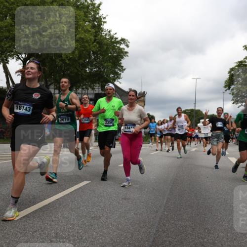 29.06.2025 - hella hamburg halbmarathon Yannick Fuchs http://msf.ph/oto/8249270 29.06.2025 10:47:51 20KM 1030, 1267, 1422, 1442, 1502, 1549, 1870, 2058, 2070, 2354, 2518, 2630, 3096, 3103, 3819, 4299, 5020, 5259, 5638, 6294, 6374, 6481, 6511, 6512, 6942, 7274, 7395, 7478, 7918, 8285, 8335, 8394, 8447, 9032, 9380, 9791, 9922, 11068, 11430, 11844, 12321, 12379, 12607, 12632, 13032, 13033, 13397, 13794, 13803, 13865, 13912, 14239, 14702, 15146, 15441, 15502, 15838, 15856, 15946, 16477, 16780, 17348, 17482, 18143, 18308, 18418, 18450, 18487, 18514, 18612, 19067 meine-sportfotos.de