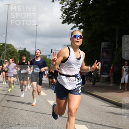 29.06.2025 - hella hamburg halbmarathon Yannick Fuchs http://msf.ph/oto/8249295 29.06.2025 10:35:23 20KM 1677, 1912, 2568, 2949, 3332, 3618, 4634, 4889, 5007, 5014, 5026, 5410, 6429, 6683, 7080, 7284, 7378, 8074, 8122, 8629, 8966, 9358, 9979, 10934, 10978, 11062, 11765, 11767, 11959, 12365, 12895, 13158, 13268, 14092, 14820, 15164, 15247, 15493, 15689, 16201, 16249, 16347, 16599, 17214, 17620, 17724, 17834, 17971, 18049, 18173, 18192, 18399 meine-sportfotos.de
