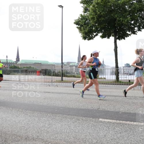 29.06.2025 - hella hamburg halbmarathon Lena Gebhardt http://msf.ph/oto/8249324 29.06.2025 10:45:37 Lombardsbrücke 1033, 1060, 1085, 1100, 1104, 1421, 1426, 1555, 1713, 1798, 1854, 1983, 2008, 2216, 2217, 2522, 2550, 2657, 2664, 2917, 2954, 2965, 2973, 3160, 3164, 3357, 3377, 3879, 3993, 4099, 4102, 4104, 4186, 4224, 4306, 4317, 4337, 4388, 4504, 4572, 4820, 4851, 5044, 5099, 5108, 5339, 5635, 5636, 5949, 6133, 6150, 6623, 6763, 6788, 6911, 6922, 6980, 7268, 7283, 7356, 7530, 7541, 7859, 8594, 8605, 8745, 9120, 9121, 9620, 10030, 10182, 10225, 10327, 10329, 10367, 10511, 11314 meine-sportfotos.de