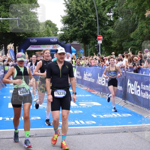 29.06.2025 - hella hamburg halbmarathon Zöllner http://msf.ph/oto/8249353 29.06.2025 10:57:47 Ziel 1715, 1719, 1972, 2034, 2606, 5391, 7833, 10133, 10599, 12440, 12774, 13523, 14737, 15217, 16418, 17201, 17455, 18388, 18508, 18727, 18985 meine-sportfotos.de