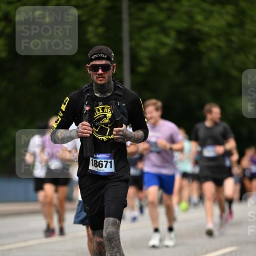 29.06.2025 - hella hamburg halbmarathon Dr. Thomas Lammeyer http://msf.ph/oto/8249359 29.06.2025 10:34:51 Kennedybrücke 1059, 1472, 1773, 2097, 2302, 2505, 2569, 3131, 4561, 6556, 6620, 6725, 7071, 7351, 7517, 8792, 9095, 9576, 9830, 9937, 10989, 10996 meine-sportfotos.de