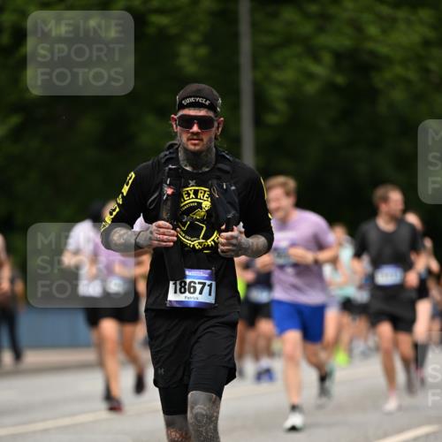 29.06.2025 - hella hamburg halbmarathon Dr. Thomas Lammeyer http://msf.ph/oto/8249378 29.06.2025 10:34:51 Kennedybrücke 1059, 1472, 1773, 2097, 2302, 2505, 2569, 3131, 4561, 6556, 6620, 6725, 7071, 7351, 7517, 8792, 9095, 9576, 9830, 9937, 10989, 10996 meine-sportfotos.de