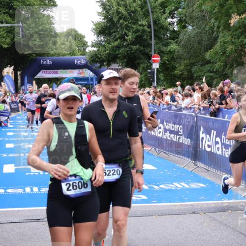 29.06.2025 - hella hamburg halbmarathon Zöllner http://msf.ph/oto/8249392 29.06.2025 10:57:48 Ziel 1715, 1719, 1972, 2034, 5391, 7269, 7833, 10133, 10599, 10703, 12440, 12523, 12774, 13523, 14737, 15217, 16418, 17201, 17455, 18388, 18508, 18727, 18985 meine-sportfotos.de