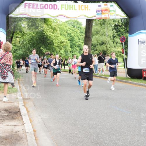 29.06.2025 - hella hamburg halbmarathon MichiJ http://msf.ph/oto/8249401 29.06.2025 10:51:38 Zwischen KM18-KM19 1863, 3039, 3182, 3248, 6100, 6174, 8890, 9191, 13542, 14465, 15137, 16455, 17387, 17763, 18395, 18440, 18768 meine-sportfotos.de