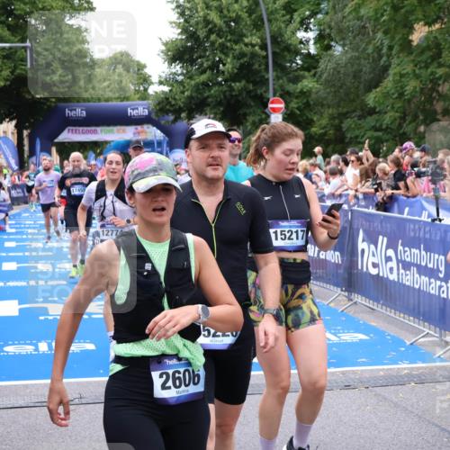 29.06.2025 - hella hamburg halbmarathon Zöllner http://msf.ph/oto/8249414 29.06.2025 10:57:48 Ziel 1715, 1719, 1972, 2034, 5391, 7269, 7833, 10133, 10599, 10703, 12440, 12523, 12774, 13523, 14737, 15217, 16418, 17201, 17455, 18388, 18508, 18727, 18985 meine-sportfotos.de