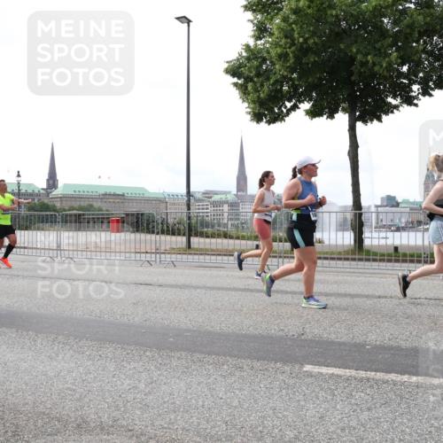 29.06.2025 - hella hamburg halbmarathon Lena Gebhardt http://msf.ph/oto/8249419 29.06.2025 10:45:38 Lombardsbrücke 1033, 1060, 1085, 1100, 1104, 1421, 1426, 1555, 1713, 1798, 1854, 1983, 2008, 2216, 2217, 2522, 2550, 2657, 2664, 2917, 2954, 2965, 2973, 3160, 3164, 3357, 3377, 3879, 3993, 4099, 4102, 4104, 4186, 4224, 4306, 4317, 4388, 4504, 4572, 4820, 4851, 5044, 5099, 5108, 5339, 5635, 5636, 5949, 6133, 6150, 6623, 6763, 6788, 6911, 6922, 6980, 7268, 7283, 7356, 7530, 7541, 7859, 8605, 8745, 9120, 9121, 9620, 10030, 10182, 10225, 10327, 10329, 10367, 10511, 11314 meine-sportfotos.de