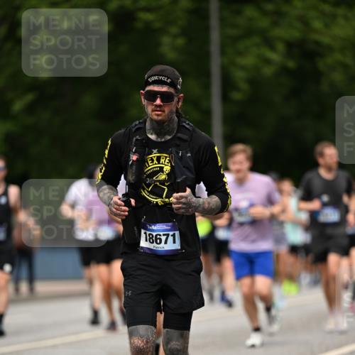 29.06.2025 - hella hamburg halbmarathon Dr. Thomas Lammeyer http://msf.ph/oto/8249437 29.06.2025 10:34:51 Kennedybrücke 1059, 1472, 1773, 2097, 2302, 2505, 2569, 3131, 4561, 6556, 6620, 6725, 7071, 7351, 7517, 8792, 9095, 9576, 9830, 9937, 10989, 10996 meine-sportfotos.de