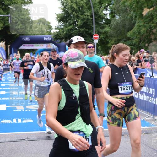 29.06.2025 - hella hamburg halbmarathon Zöllner http://msf.ph/oto/8249456 29.06.2025 10:57:48 Ziel 1715, 1719, 1972, 2034, 5391, 7269, 7833, 10133, 10599, 10703, 12440, 12523, 12774, 13523, 14737, 15217, 16418, 17201, 17455, 18388, 18508, 18727, 18985 meine-sportfotos.de