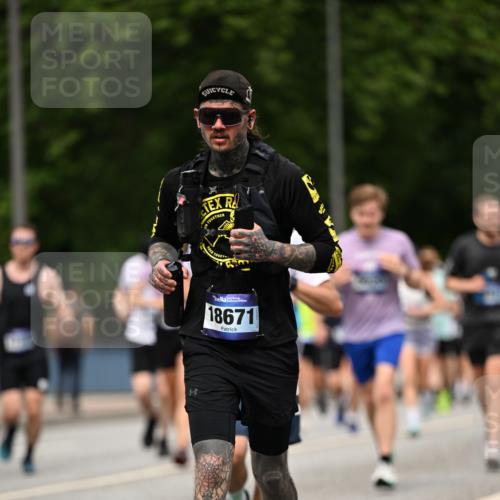 29.06.2025 - hella hamburg halbmarathon Dr. Thomas Lammeyer http://msf.ph/oto/8249458 29.06.2025 10:34:52 Kennedybrücke 1059, 1472, 1773, 2097, 2302, 2505, 2569, 3131, 4561, 6556, 6620, 6725, 7071, 7351, 7517, 8792, 9095, 9576, 9830, 9937, 10989, 10996 meine-sportfotos.de