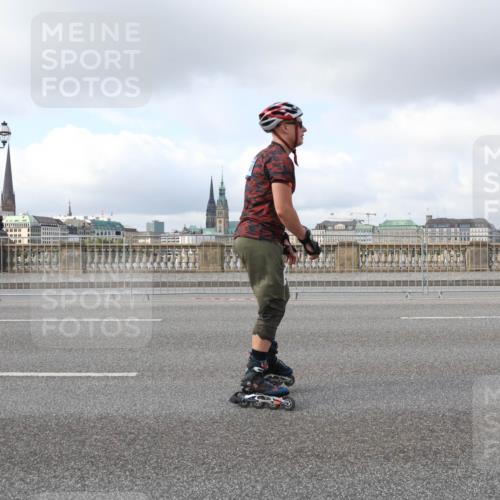 29.06.2025 - hella hamburg halbmarathon Lena Gebhardt http://msf.ph/oto/8249464 29.06.2025 09:02:49 Lombardsbrücke  meine-sportfotos.de