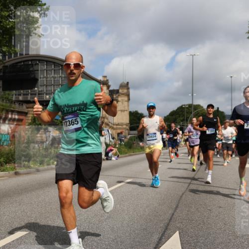 29.06.2025 - hella hamburg halbmarathon Yannick Fuchs http://msf.ph/oto/8249503 29.06.2025 10:35:24 20KM 1677, 1912, 2568, 2797, 2949, 3332, 3618, 4303, 4634, 4889, 5007, 5014, 5026, 5410, 6429, 6683, 7080, 7284, 7378, 8074, 8122, 8629, 8966, 9358, 9979, 10934, 10978, 11062, 11765, 11767, 11959, 12365, 12895, 13158, 13268, 14092, 14820, 15164, 15247, 15493, 15689, 16201, 16249, 16347, 16599, 17214, 17620, 17724, 17834, 17971, 18049, 18173, 18192, 18399, 18573 meine-sportfotos.de