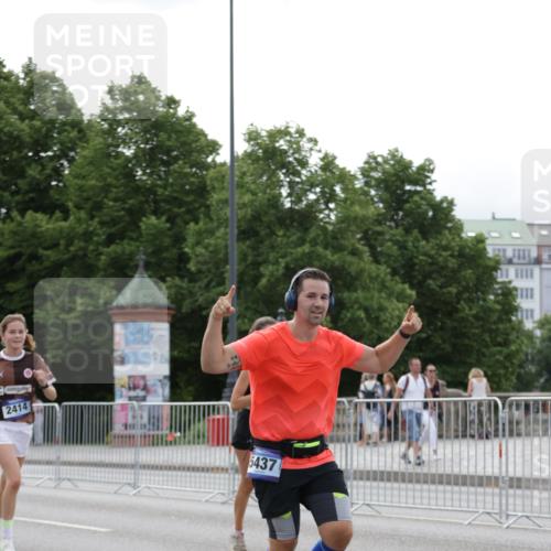 29.06.2025 - hella hamburg halbmarathon Jannik Wohlers http://msf.ph/oto/8249513 29.06.2025 10:30:49 Lombardsbrücke 1292, 1773, 1979, 2097, 2414, 2914, 4561, 4817, 5437, 5943, 6057, 6195, 6787, 7351, 7604, 8050, 8072, 8073, 8757, 10111, 11988, 12627, 14349, 15589, 15725, 16457, 17224, 17463, 17509, 17587, 18390, 19226 meine-sportfotos.de