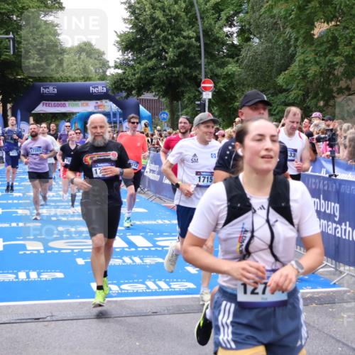 29.06.2025 - hella hamburg halbmarathon Zöllner http://msf.ph/oto/8249515 29.06.2025 10:57:50 Ziel 1715, 1719, 1972, 2034, 2806, 5391, 7269, 7833, 10133, 10599, 10703, 12440, 12523, 14737, 16418, 16517, 17201, 17455, 18492, 18508, 18727, 18985 meine-sportfotos.de