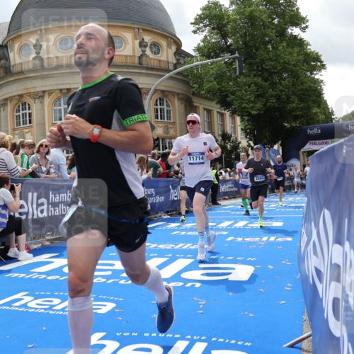 29.06.2025 - hella hamburg halbmarathon Strokosch-Dieckow http://msf.ph/oto/8249518 29.06.2025 10:39:54 Ziel 1603, 1975, 2525, 2563, 2573, 3626, 4766, 5050, 5375, 6080, 6149, 7981, 8467, 8574, 11714, 15421, 15813 meine-sportfotos.de