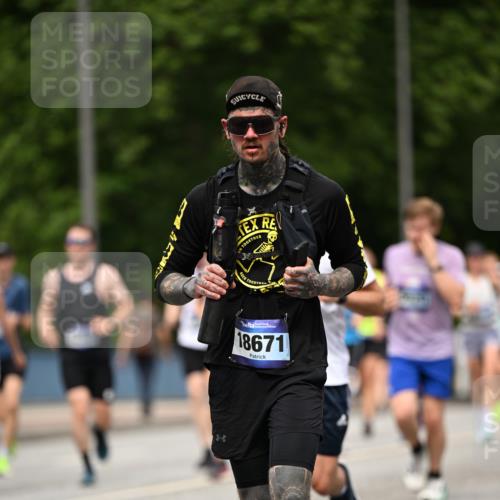 29.06.2025 - hella hamburg halbmarathon Dr. Thomas Lammeyer http://msf.ph/oto/8249553 29.06.2025 10:34:52 Kennedybrücke 1059, 1472, 1773, 2097, 2302, 2505, 2569, 3131, 4561, 6556, 6620, 6725, 7071, 7351, 7517, 8792, 9095, 9576, 9830, 9937, 10989, 10996 meine-sportfotos.de