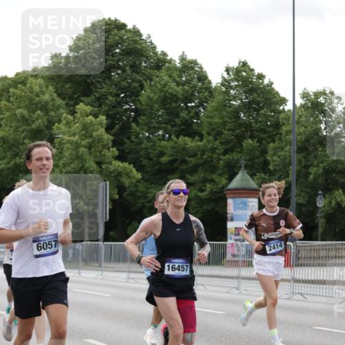 29.06.2025 - hella hamburg halbmarathon Jannik Wohlers http://msf.ph/oto/8249562 29.06.2025 10:30:50 Lombardsbrücke 1292, 1773, 1979, 2414, 2914, 4561, 4817, 5437, 5943, 6057, 6078, 6195, 6787, 7604, 8050, 8072, 8073, 10111, 11988, 12627, 14349, 15589, 15725, 16457, 17224, 17463, 17509, 17587, 18390, 19226 meine-sportfotos.de