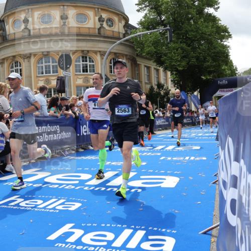 29.06.2025 - hella hamburg halbmarathon Strokosch-Dieckow http://msf.ph/oto/8249571 29.06.2025 10:39:55 Ziel 1603, 2525, 2563, 2573, 3626, 4766, 5050, 5375, 6080, 6149, 7981, 8467, 8574, 11714, 12091, 15421, 15813, 17973 meine-sportfotos.de