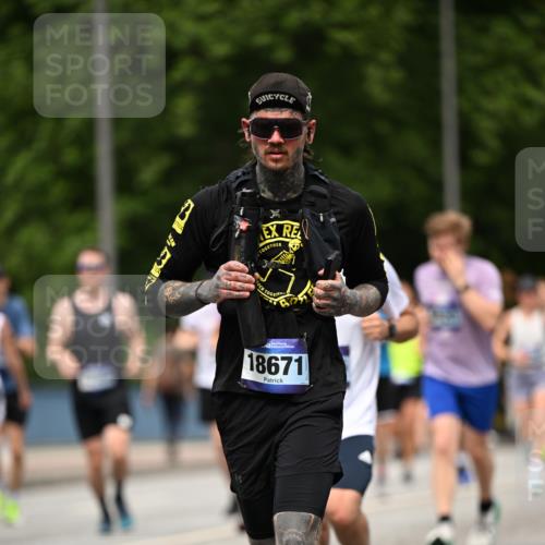 29.06.2025 - hella hamburg halbmarathon Dr. Thomas Lammeyer http://msf.ph/oto/8249599 29.06.2025 10:34:52 Kennedybrücke 1059, 1472, 1773, 2097, 2302, 2505, 2569, 3131, 4561, 6556, 6620, 6725, 7071, 7351, 7517, 8792, 9095, 9576, 9830, 9937, 10989, 10996 meine-sportfotos.de