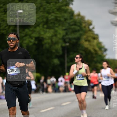 29.06.2025 - hella hamburg halbmarathon Dr. Thomas Lammeyer http://msf.ph/oto/8249715 29.06.2025 10:14:19 Kennedybrücke 1052, 1186, 1456, 1483, 1513, 4389, 7058, 7250, 7685, 8090, 8685, 9150, 9681, 9816, 9988, 11180 meine-sportfotos.de