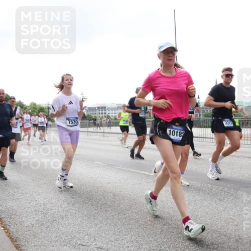 29.06.2025 - hella hamburg halbmarathon Lena Gebhardt http://msf.ph/oto/8249748 29.06.2025 10:45:38 Lombardsbrücke 1033, 1060, 1085, 1100, 1104, 1421, 1426, 1555, 1713, 1798, 1854, 1983, 2008, 2216, 2217, 2522, 2550, 2657, 2664, 2917, 2954, 2965, 2973, 3160, 3164, 3357, 3377, 3879, 3993, 4099, 4102, 4104, 4186, 4224, 4306, 4317, 4388, 4504, 4572, 4820, 4851, 5044, 5099, 5108, 5339, 5635, 5636, 5949, 6133, 6150, 6623, 6763, 6788, 6911, 6922, 6980, 7268, 7283, 7356, 7530, 7541, 7859, 8605, 8745, 9120, 9121, 9620, 10030, 10182, 10225, 10327, 10329, 10367, 10511, 11314 meine-sportfotos.de