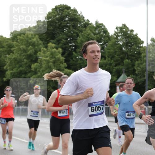 29.06.2025 - hella hamburg halbmarathon Jannik Wohlers http://msf.ph/oto/8249778 29.06.2025 10:30:51 Lombardsbrücke 1292, 1773, 1979, 2414, 2914, 4561, 4817, 5437, 5943, 6057, 6078, 6195, 6787, 7604, 8050, 8072, 8073, 10111, 11988, 12627, 14349, 15589, 15725, 16457, 17224, 17463, 17509, 17587, 18390, 18883, 19226 meine-sportfotos.de
