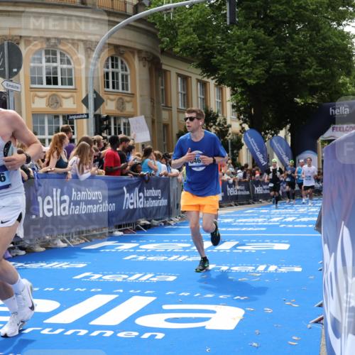 29.06.2025 - hella hamburg halbmarathon Strokosch-Dieckow http://msf.ph/oto/8249785 29.06.2025 10:40:00 Ziel 1603, 2826, 3626, 5050, 5375, 6080, 7981, 8467, 8574, 8933, 12091, 13514, 15421, 15424, 17973 meine-sportfotos.de