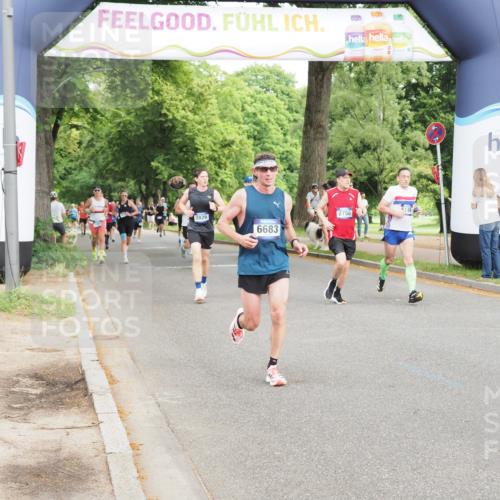 29.06.2025 - hella hamburg halbmarathon MichiJ http://msf.ph/oto/8249787 29.06.2025 10:28:46 Zwischen KM18-KM19 1358, 2714, 2750, 4888, 4889, 5752, 6149, 6649, 6683, 7495, 8346, 8370, 8574, 11284, 15015, 17245, 18614 meine-sportfotos.de