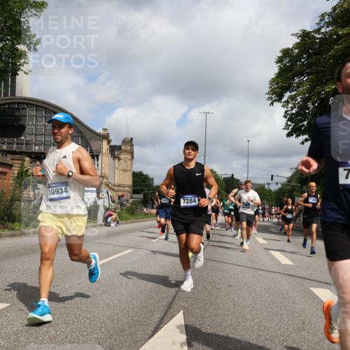 29.06.2025 - hella hamburg halbmarathon Yannick Fuchs http://msf.ph/oto/8249848 29.06.2025 10:35:25 20KM 1136, 1677, 1912, 2568, 2797, 2949, 3332, 3618, 4303, 4634, 4889, 5007, 5014, 5026, 5410, 6429, 6683, 7080, 7284, 7378, 7774, 8074, 8122, 8629, 8966, 9358, 9979, 10783, 10934, 10978, 11062, 11765, 11767, 11959, 12365, 12385, 12895, 13158, 13268, 13457, 14092, 14661, 14820, 15164, 15247, 15493, 15689, 16201, 16249, 16347, 16599, 17214, 17620, 17724, 17834, 17971, 18049, 18173, 18192, 18399, 18412, 18573 meine-sportfotos.de