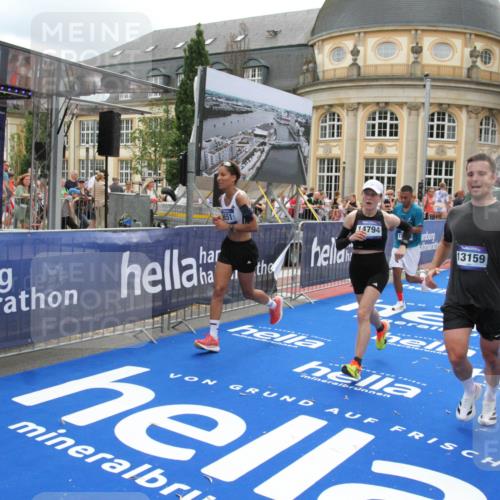 29.06.2025 - hella hamburg halbmarathon Michael Strokosch http://msf.ph/oto/8249852 29.06.2025 10:49:50 Ziel 3060, 3543, 4017, 5460, 5894, 6125, 7332, 9126, 9200, 9551, 9619, 9723, 9924, 11975, 13159, 13463, 14794, 16800, 16877, 17282, 17753, 18926, 19122 meine-sportfotos.de