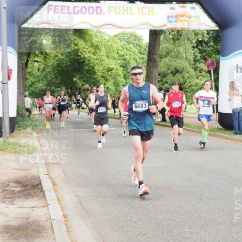 29.06.2025 - hella hamburg halbmarathon MichiJ http://msf.ph/oto/8249855 29.06.2025 10:28:47 Zwischen KM18-KM19 1358, 2714, 2750, 4888, 4889, 5752, 6149, 6683, 7495, 8346, 8574, 11284, 15015, 17245, 18614 meine-sportfotos.de