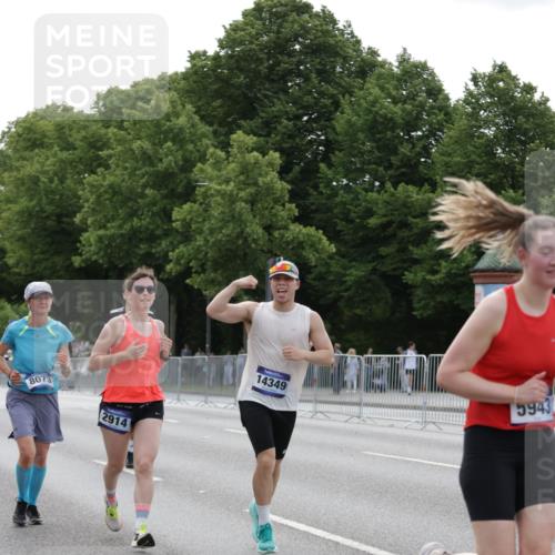 29.06.2025 - hella hamburg halbmarathon Jannik Wohlers http://msf.ph/oto/8249888 29.06.2025 10:30:52 Lombardsbrücke 1292, 1773, 1979, 2414, 2914, 4561, 4817, 5437, 5846, 5943, 6057, 6078, 6195, 6787, 7604, 8050, 8072, 8073, 10111, 11988, 12627, 14349, 15589, 15725, 16457, 16978, 17224, 17463, 17509, 17587, 18390, 18883, 19226 meine-sportfotos.de