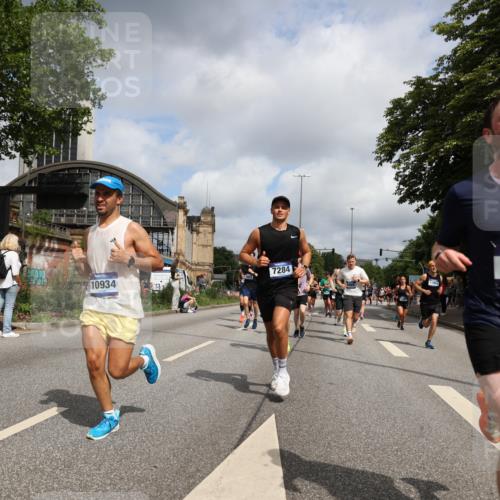29.06.2025 - hella hamburg halbmarathon Yannick Fuchs http://msf.ph/oto/8249894 29.06.2025 10:35:25 20KM 1136, 1677, 1912, 2568, 2797, 2949, 3332, 3618, 4303, 4634, 4889, 5007, 5014, 5026, 5410, 6429, 6683, 7080, 7284, 7378, 7774, 8074, 8122, 8629, 8966, 9358, 9979, 10783, 10934, 10978, 11062, 11765, 11767, 11959, 12365, 12385, 12895, 13158, 13268, 13457, 14092, 14661, 14820, 15164, 15247, 15493, 15689, 16201, 16249, 16347, 16599, 17214, 17620, 17724, 17834, 17971, 18049, 18173, 18192, 18399, 18412, 18573 meine-sportfotos.de
