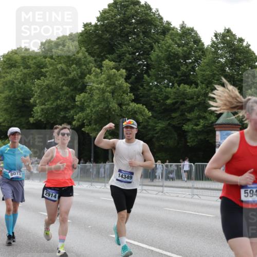 29.06.2025 - hella hamburg halbmarathon Jannik Wohlers http://msf.ph/oto/8249919 29.06.2025 10:30:52 Lombardsbrücke 1292, 1773, 1979, 2414, 2914, 4561, 4817, 5437, 5846, 5943, 6057, 6078, 6195, 6787, 7604, 8050, 8072, 8073, 10111, 11988, 12627, 14349, 15589, 15725, 16457, 16978, 17224, 17463, 17509, 17587, 18390, 18883, 19226 meine-sportfotos.de