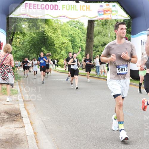 29.06.2025 - hella hamburg halbmarathon MichiJ http://msf.ph/oto/8249933 29.06.2025 10:51:43 Zwischen KM18-KM19 1842, 6100, 6174, 8890, 9816, 14822, 15797, 16455, 16605, 17387, 18768 meine-sportfotos.de