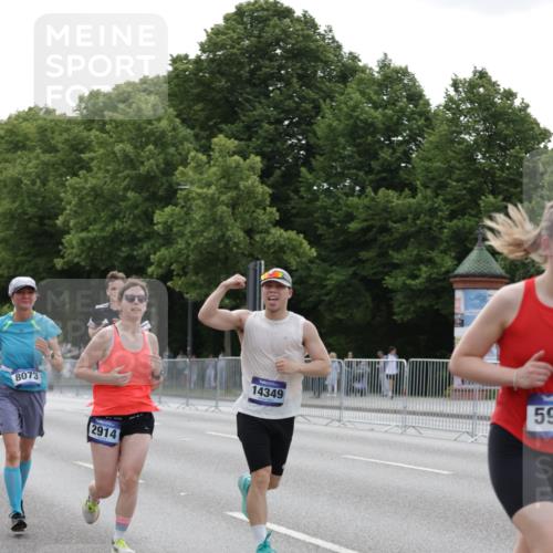 29.06.2025 - hella hamburg halbmarathon Jannik Wohlers http://msf.ph/oto/8249956 29.06.2025 10:30:52 Lombardsbrücke 1292, 1773, 1979, 2414, 2914, 4561, 4817, 5437, 5846, 5943, 6057, 6078, 6195, 6787, 7604, 8050, 8072, 8073, 10111, 11988, 12627, 14349, 15589, 15725, 16457, 16978, 17224, 17463, 17509, 17587, 18390, 18883, 19226 meine-sportfotos.de