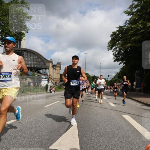 29.06.2025 - hella hamburg halbmarathon Yannick Fuchs http://msf.ph/oto/8250008 29.06.2025 10:35:25 20KM 1136, 1677, 1912, 2568, 2797, 2949, 3332, 3618, 4303, 4634, 4889, 5007, 5014, 5026, 5410, 6429, 6683, 7080, 7284, 7378, 7774, 8074, 8122, 8629, 8966, 9358, 9979, 10783, 10934, 10978, 11062, 11765, 11767, 11959, 12365, 12385, 12895, 13158, 13268, 13457, 14092, 14661, 14820, 15164, 15247, 15493, 15689, 16201, 16249, 16347, 16599, 17214, 17620, 17724, 17834, 17971, 18049, 18173, 18192, 18399, 18412, 18573 meine-sportfotos.de